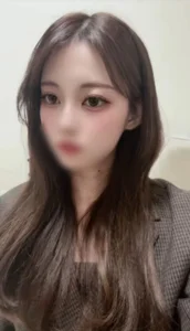 m_i_o_c_h_a_nいつもと雰囲気違う？💇🏻‍♀️✨图片