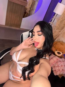 Charlotte__08 I'm ready to play with you! 🍒🔥 Foto