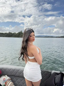 a beautiful sunny day ☀🚤 de ScarlettStonne  4 photos