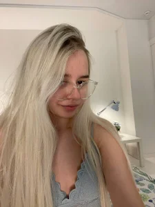 BellaFree Smiles in the frame Pic