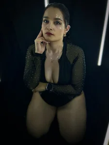 Rose_Thompson1 BLACK AND WHITE 사진