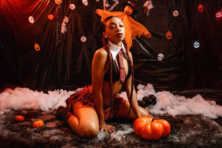 AliyahBrowns feliz halloween Pic 6