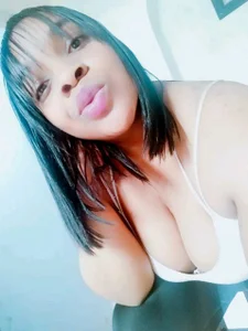 Scarlett-Bonnet: Public ( 4 фото)