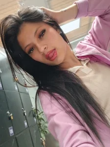 april_powl Cute 🌸💜 Pic 6