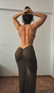 Big ass, fitness body & muscle tease de VioletVIP  7 photos