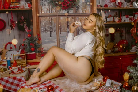 KYLIE_JONES6 Christmas Seduction 🎁🔥 Pic 3