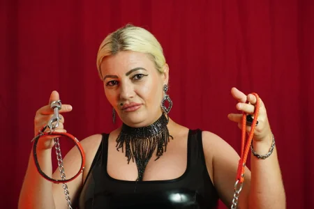 MistressDemi Kneel, Worship, Obey, Pay! Foto