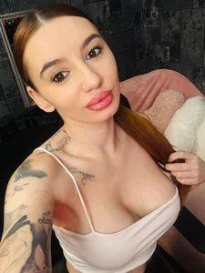 BrianaBrattyNew PIC Bild 2