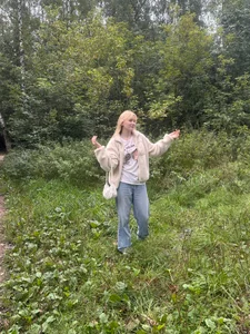 KoriMelon 🍉🌲Kori outdoors in a new outfit - {count, plural, one {תמונה אחת} two {שתי תמונות} many {# תמונות} other {# תמונות}}