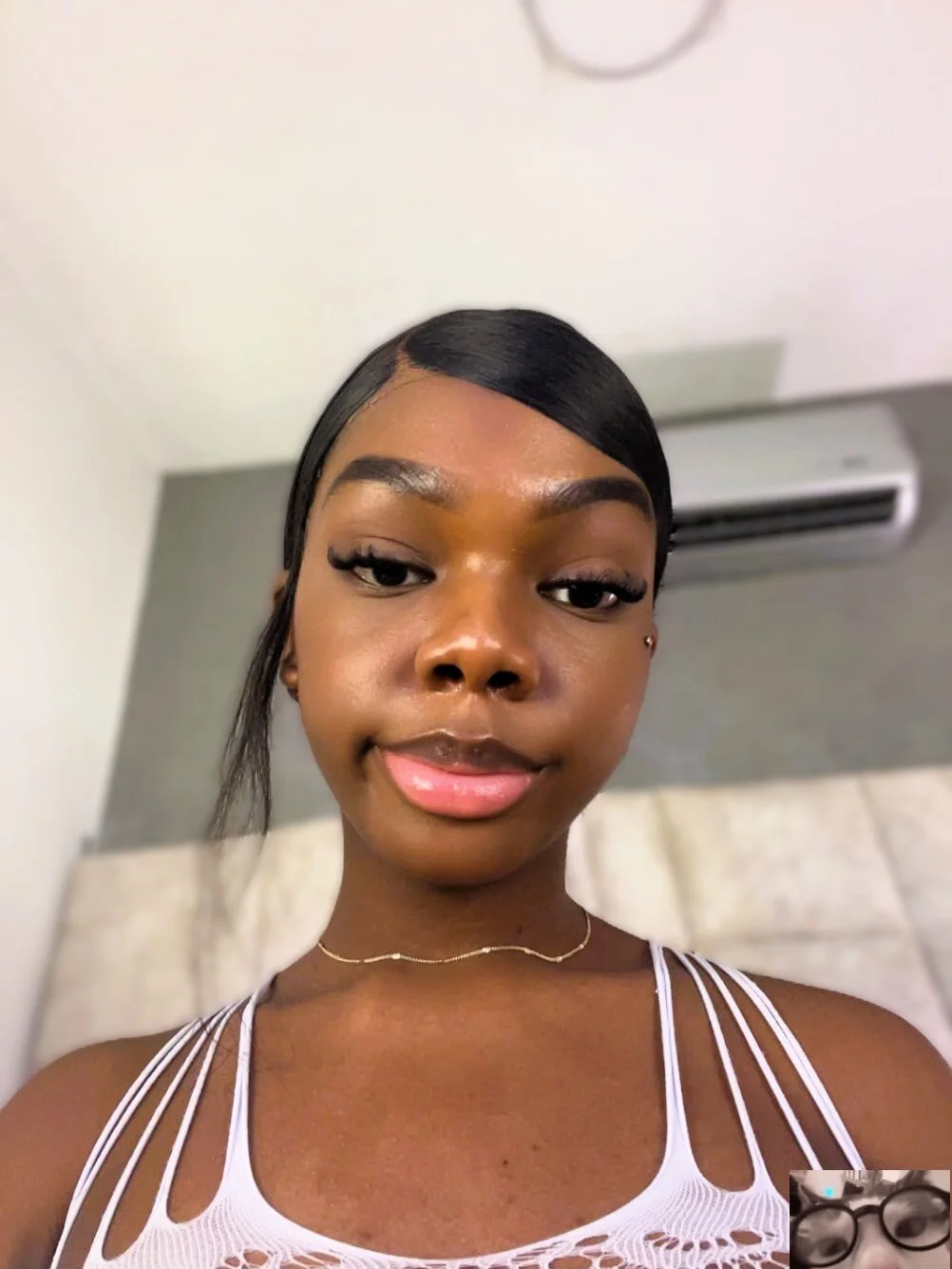 Трендове зображення  8232 IsisBrown_