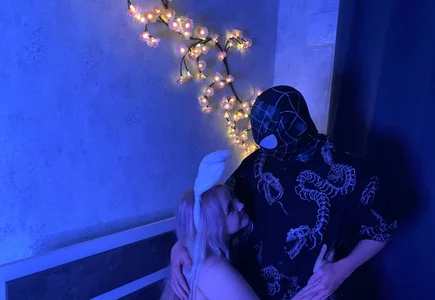 ScallyMilana Public Foto 3