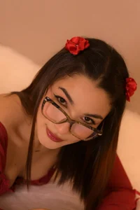 luma_sky_ I look, I seduce, I dominate Pic