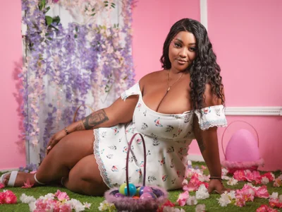 Charlotte-Wright Happy Easter 🥚 Pic 5