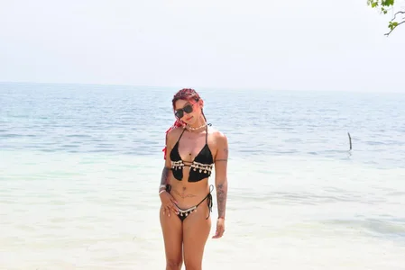 CelesteRhoades Sun and beach👅 Pic 9