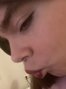 tasty_stranger_aishe purr Pic 2