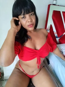 heracaspier Im a hot black chinese woman Foto 3