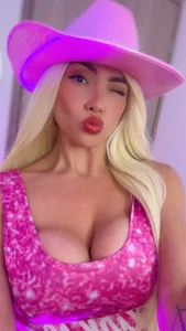 LindaSilverstone Your barbie girl🍓 Pic 3