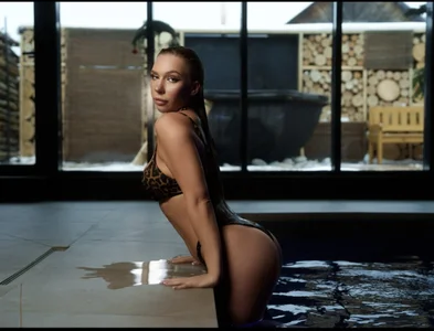 AlysonHuxley_ Water Between My Thighs, You Next? 😏💦 Pic