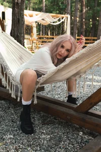 LianaFord Baby on swing Poză 2