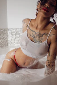 daiana_curlyExploring sensuality in all its forms🍒图片 6