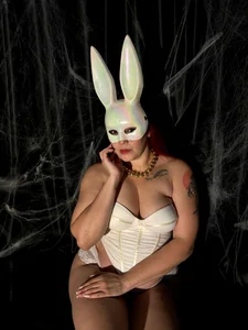 Eva_Stwart A HALLOWEEN BUNNY Pic 3