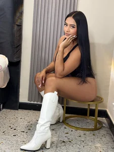 Liah_Sterling: Public ( 4 фото)