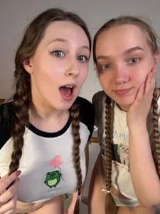 🐸Lulu and Anna🐸 de bambi_lu  4 Imagens