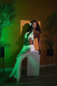 Haileyconnors_ TROPICAL VIBES 사진 2