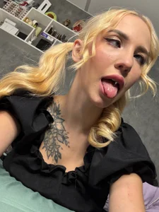 Sabrinkaaa Just me Pic 4