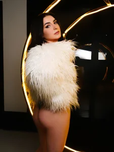 Taste_Jennyy white Pic 3