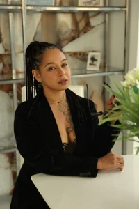 Aisha_Goldstein Public Immagine  5