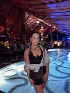 Meet much better me de SkyMusee_  5 photos