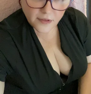CurvyCrystalRedXX Public Pic 4
