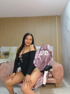 thalia_ruby_sub's Me in black Sex Photo 3