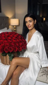 EvaaSinclairValentine's Day 2026💗 Bild 2