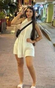 CharloteBrown_ Public Pic 5