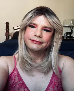 balad13 First time w/ fake eyelashes Pic 2