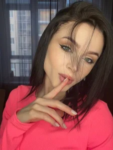 ElgaBlumer Pink vibe Pic 3