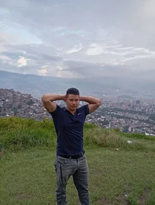 EternalfuegoのThe sexiest gym guy 💪🏻🥵の 4枚の写真