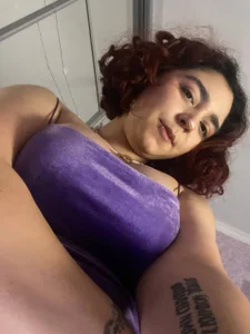 _Mary_MeのDo you want to know what's under my dress?の 2枚の写真