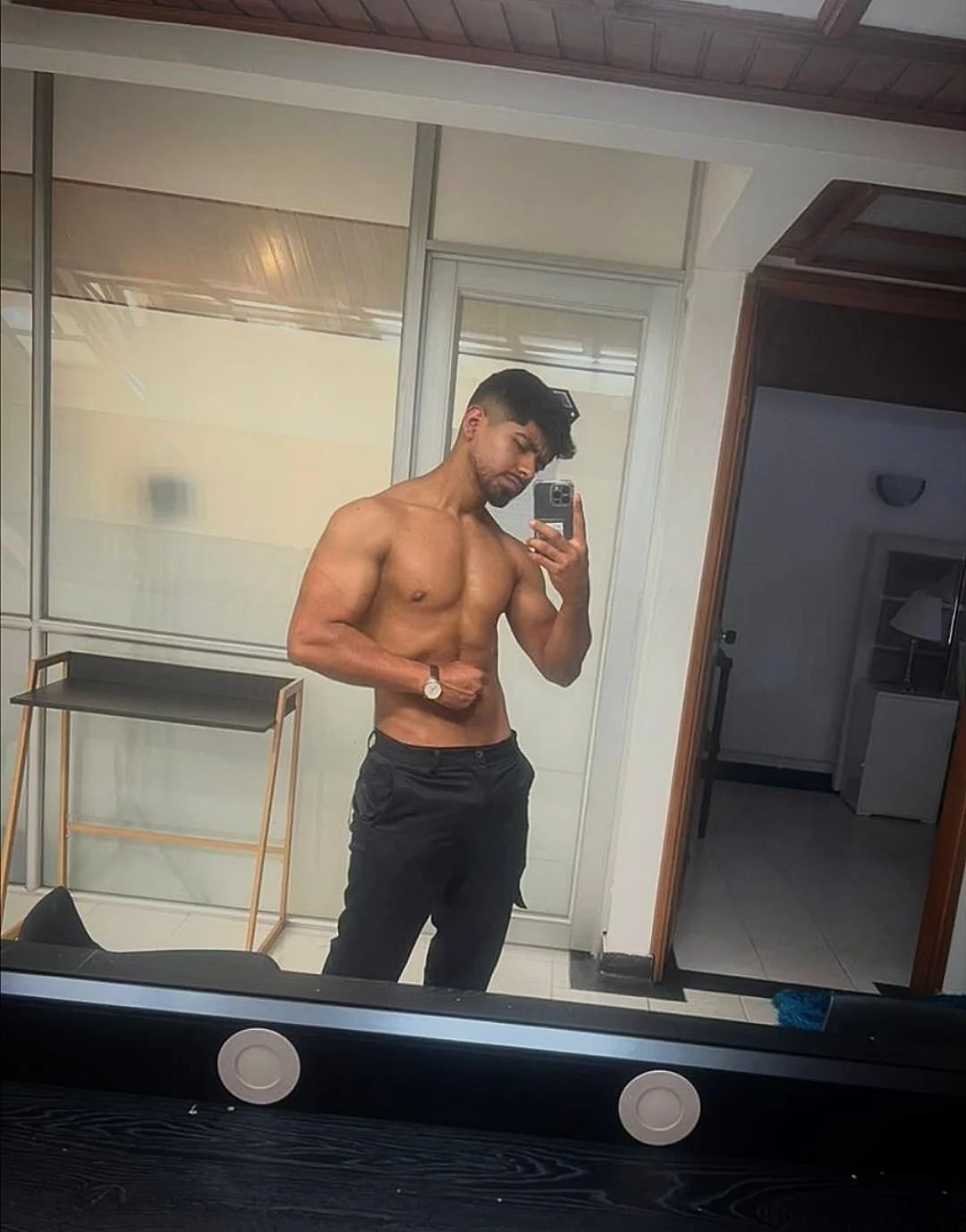 Noah_blackmen immagine di tendenza 3927