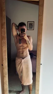 Dylanwhite23_ photos in towel Hình 4