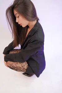 aleesha_cameron02 Elegance that seduce without ask Pic 2