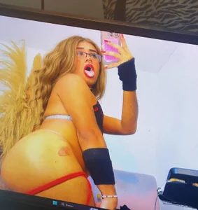 😏😮‍💨 de mia_foxts  5 Imagens