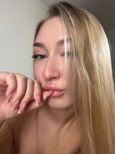 AlinaTeaseX I'l be back Pic 5