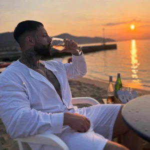 Barcelona, Dubai, Napales, Pompeii, Rome, Corfu, Turkey, Thassos , Budapest, Jordan ,Albany, de MasculineGuy99 Foto