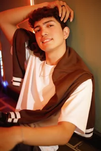 TylerWhite_ Smiles, cups and sins зображення 4