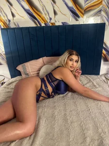 ChloeMonet Get closer to me 🤭 Pic 3