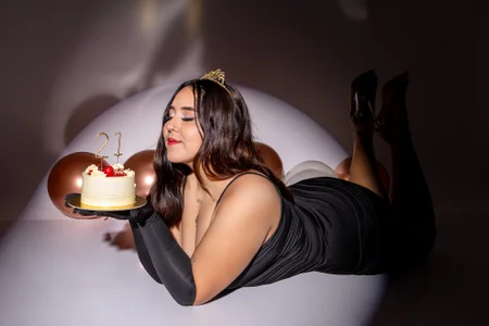 KatlynRous "Today I'm Eating Cake... and More" 🔥🍑 Pic 4