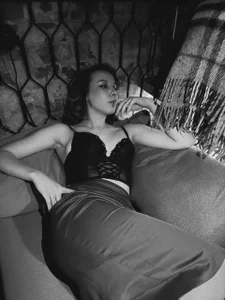 JasmineMilko's Noir Sex Photo 4